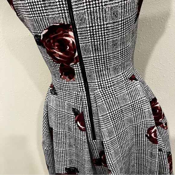 Sleeveless floral dress - Picture 8 of 14